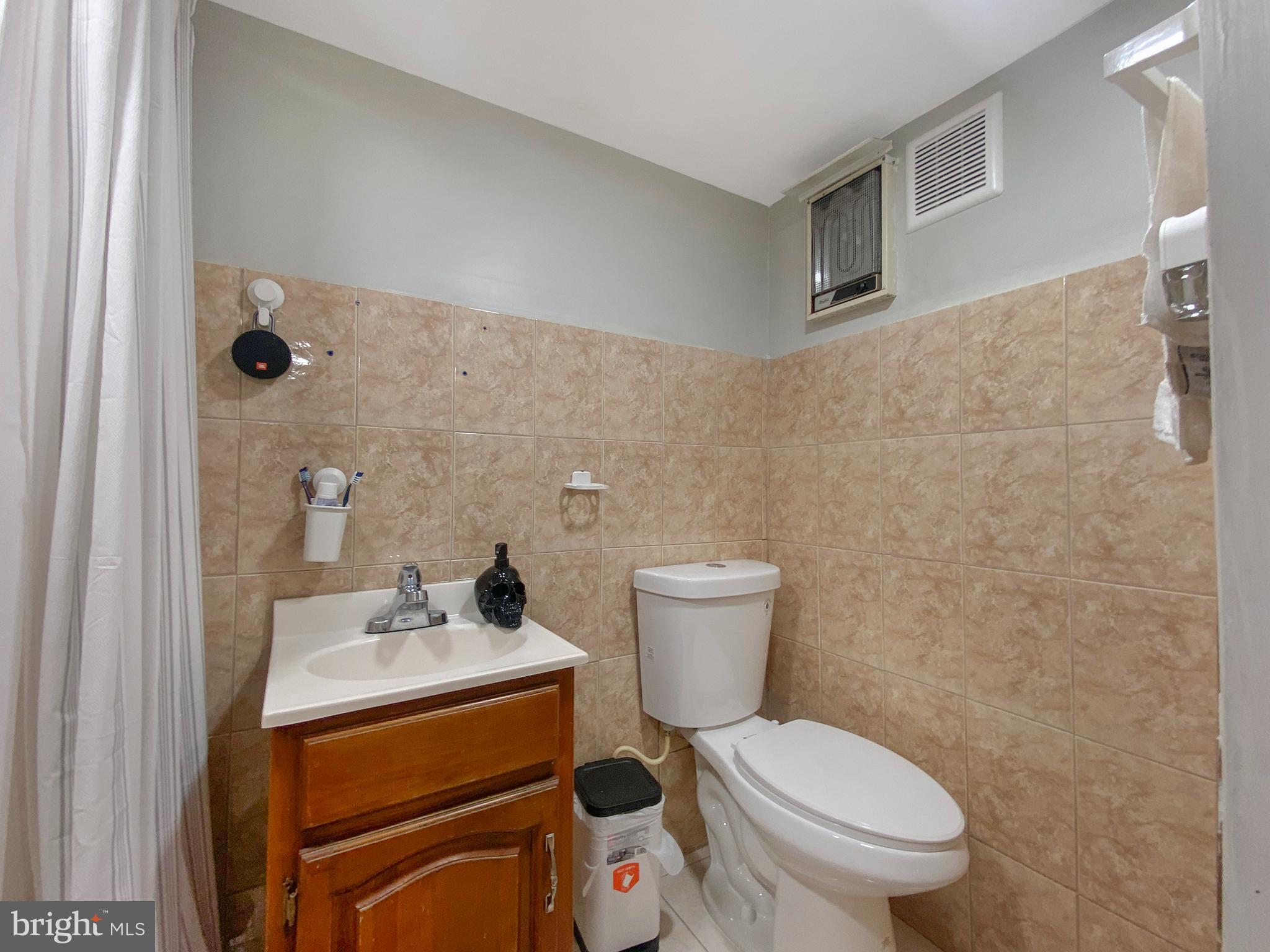 229 E ROCKLAND STREET