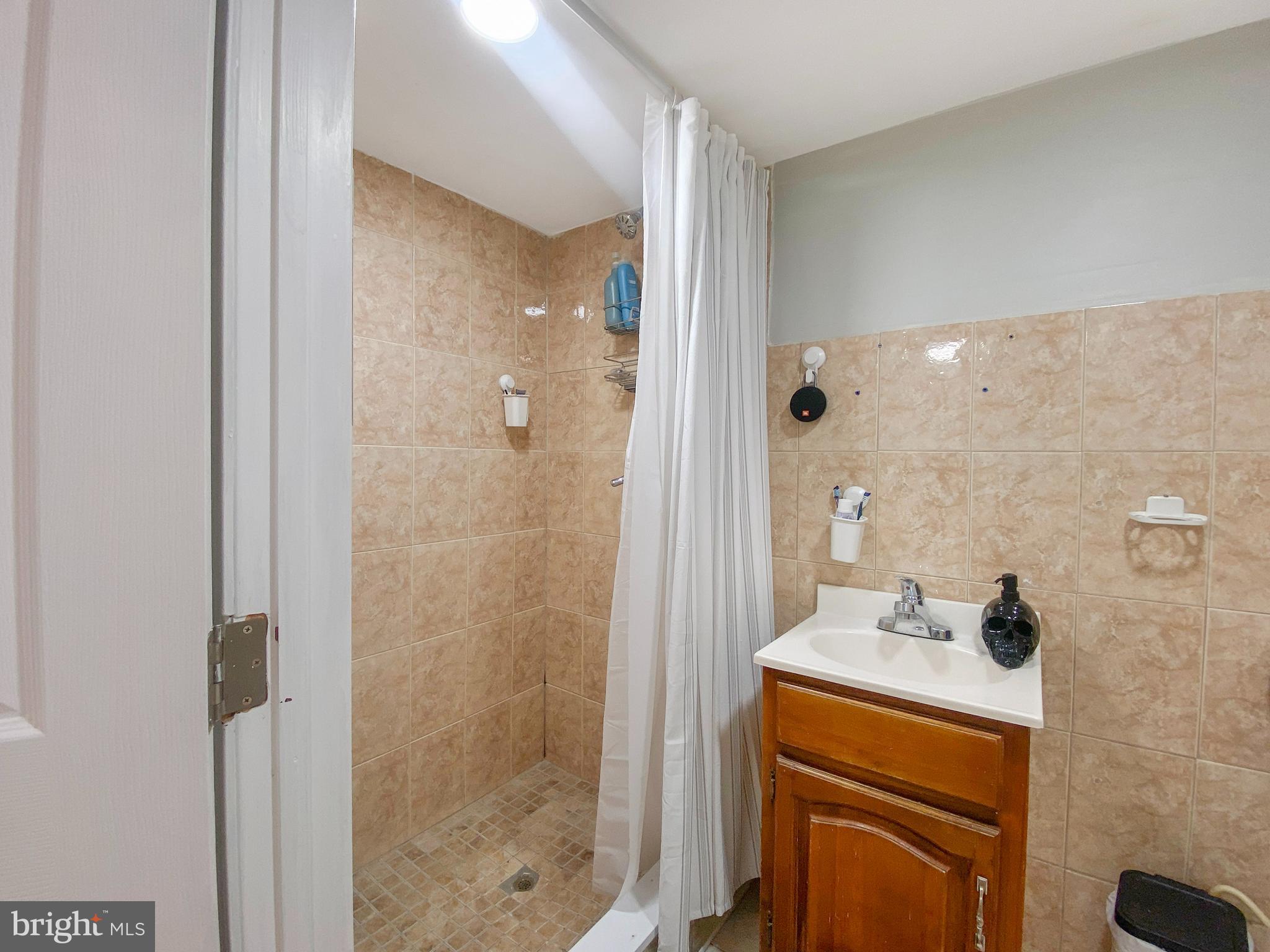 229 E ROCKLAND STREET