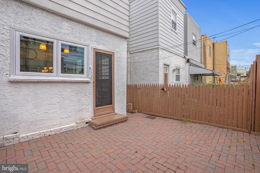1128 WOLF STREET