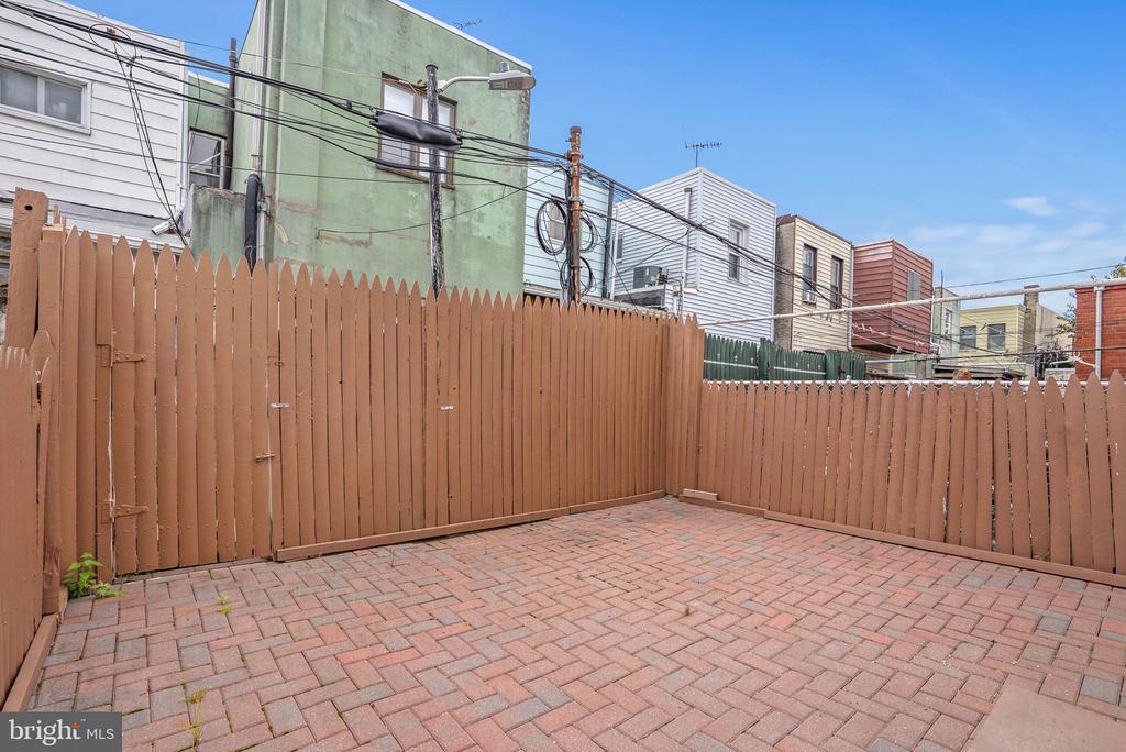 1128 WOLF STREET