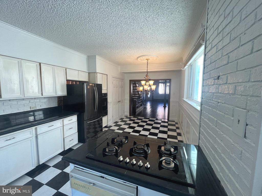 1128 WOLF STREET