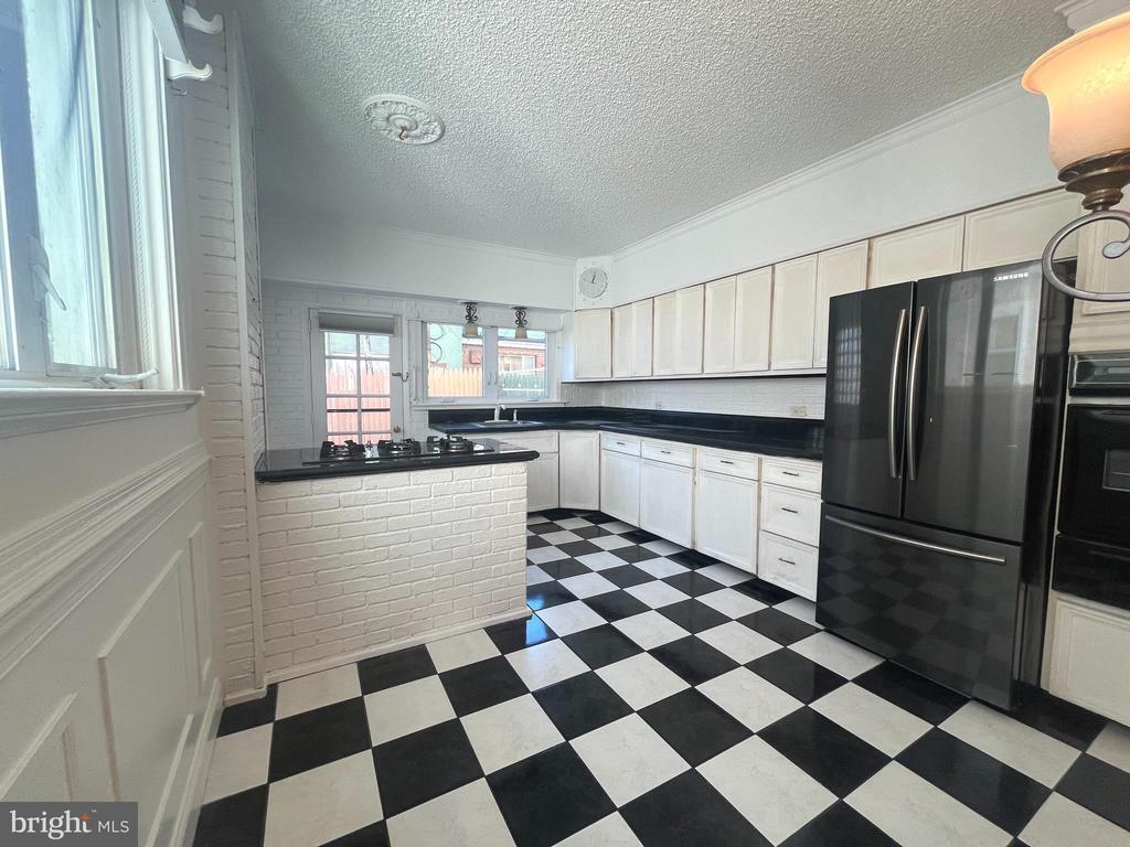 1128 WOLF STREET