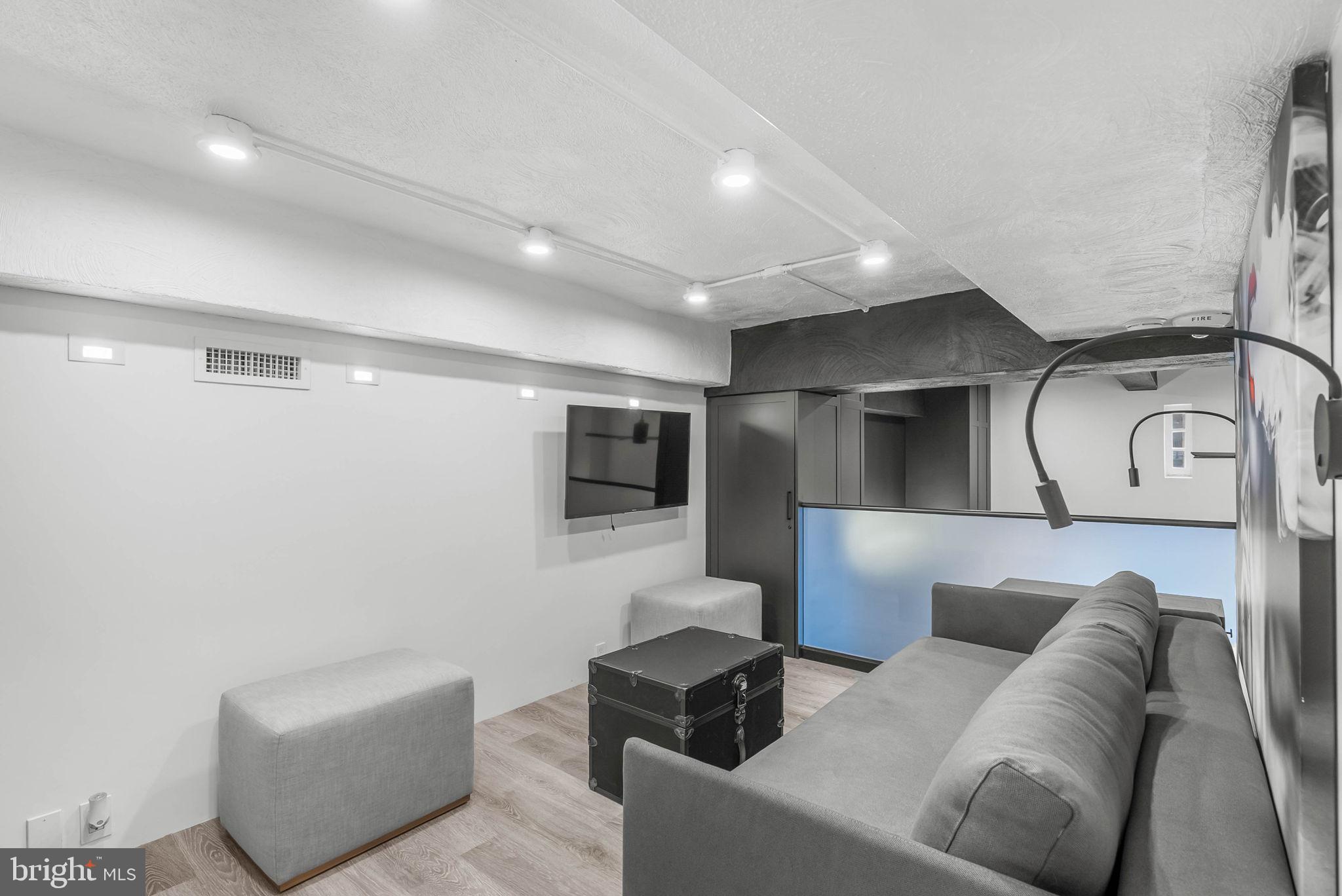 219 S 18TH STREET 29 710