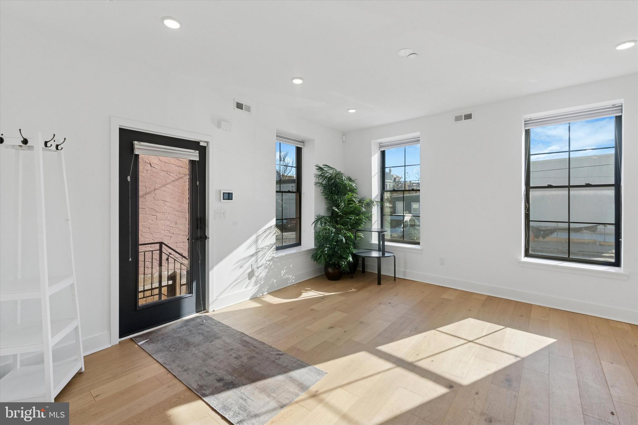 2141 E HAGERT STREET B