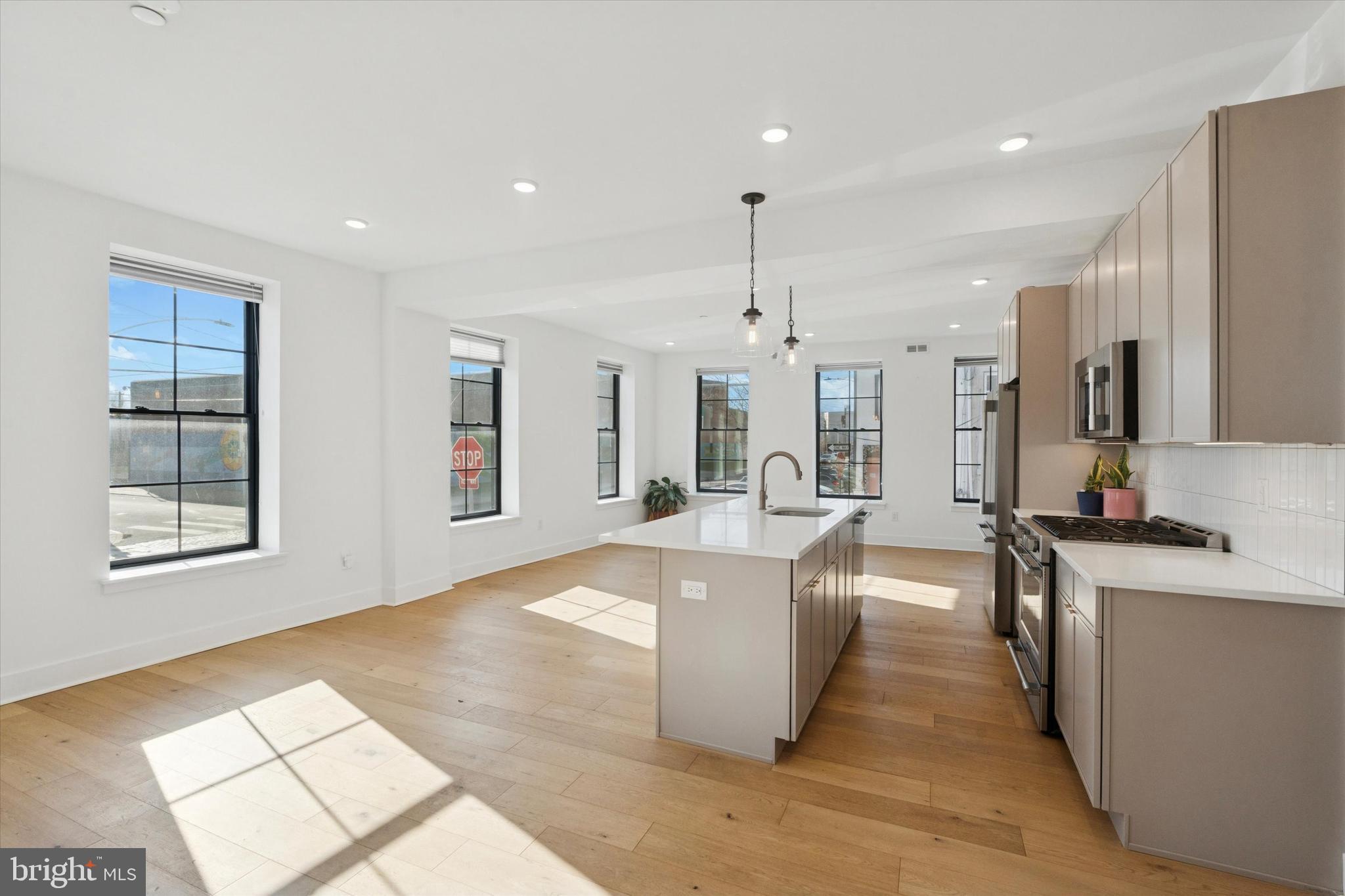 2141 E HAGERT STREET B