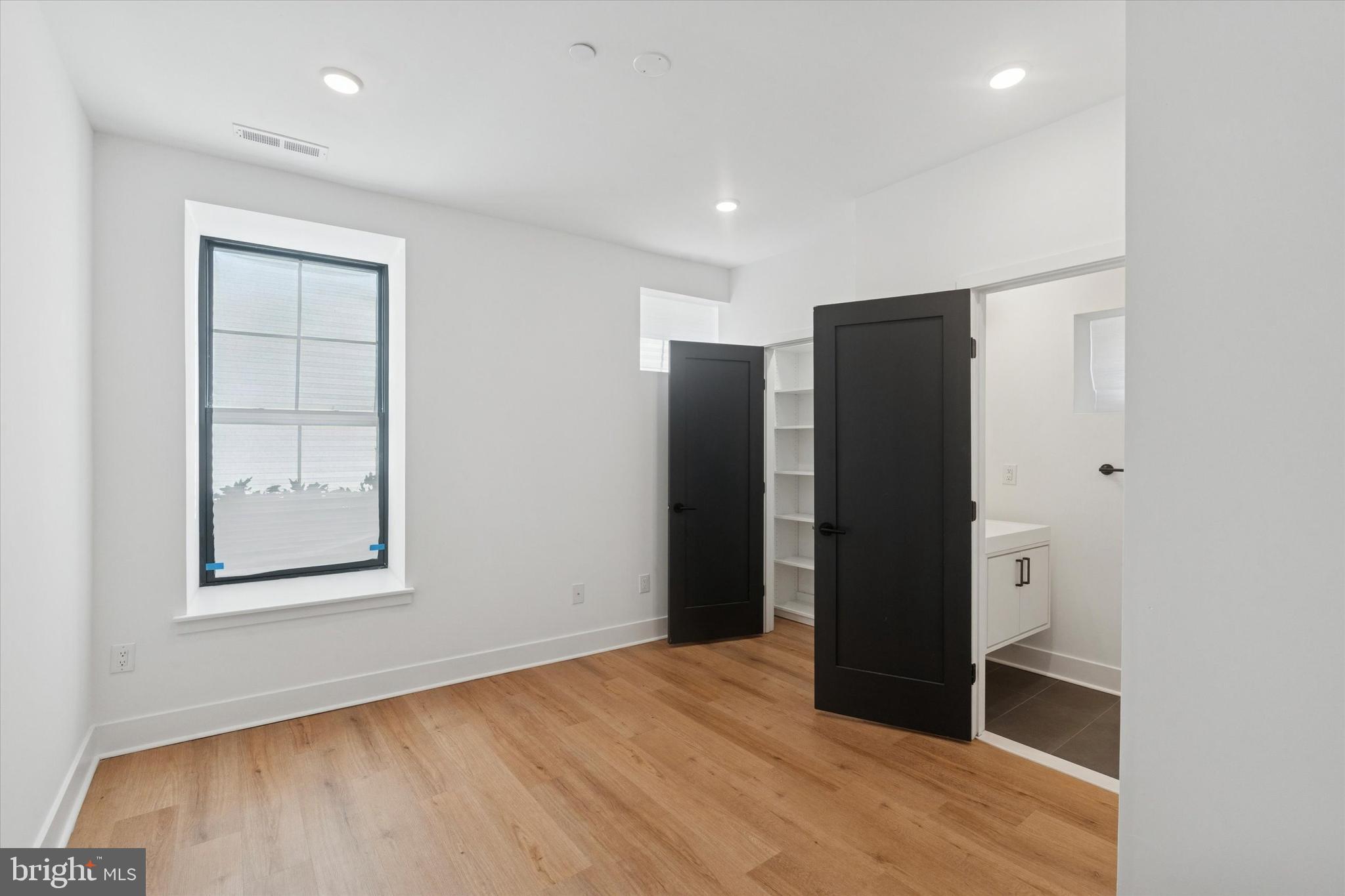 2141 E HAGERT STREET B