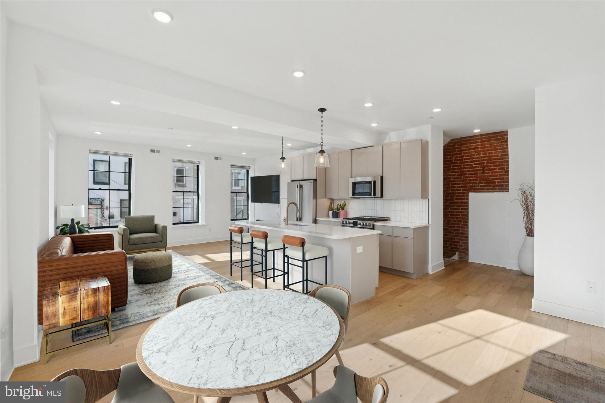 2141 E HAGERT STREET B