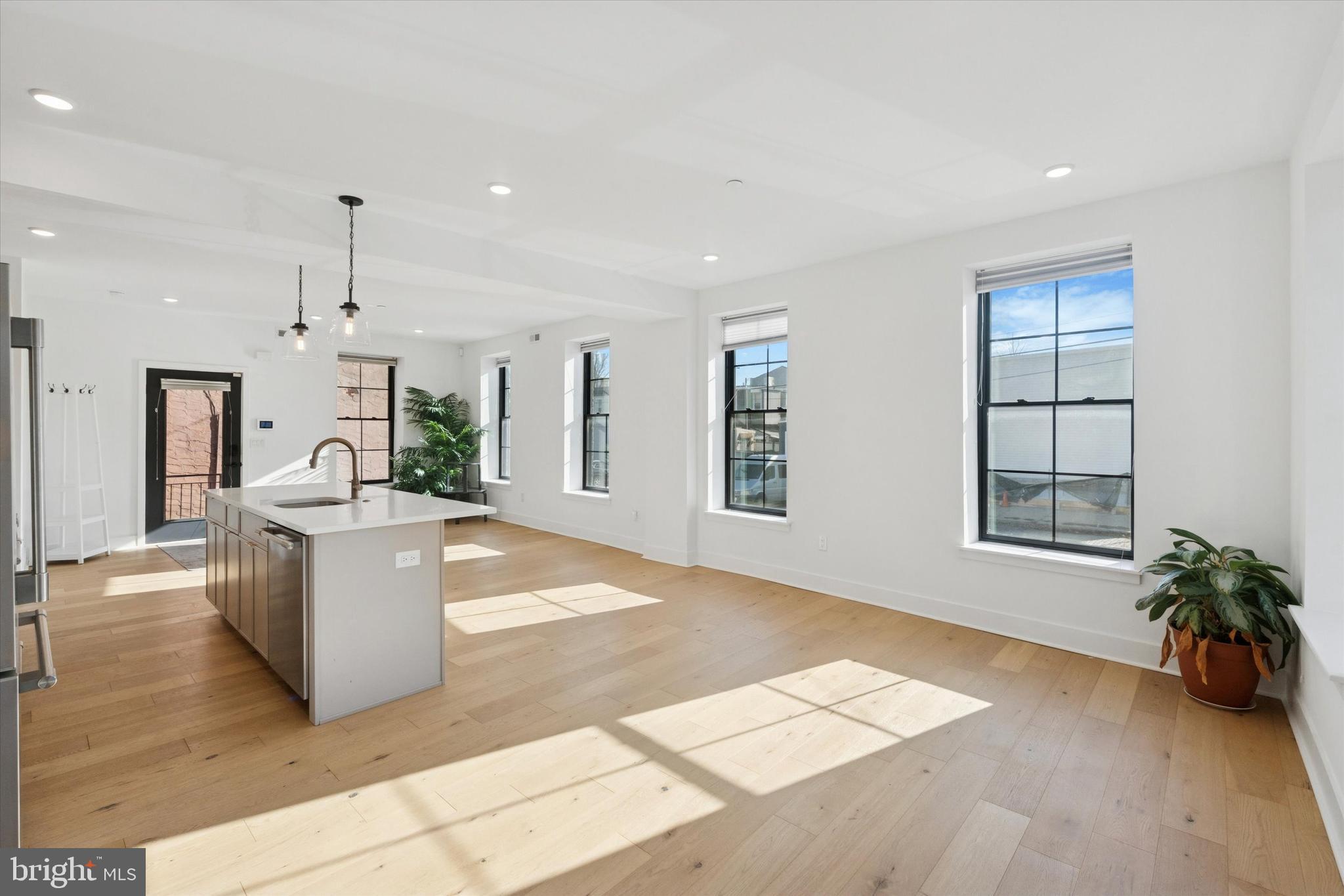 2141 E HAGERT STREET B