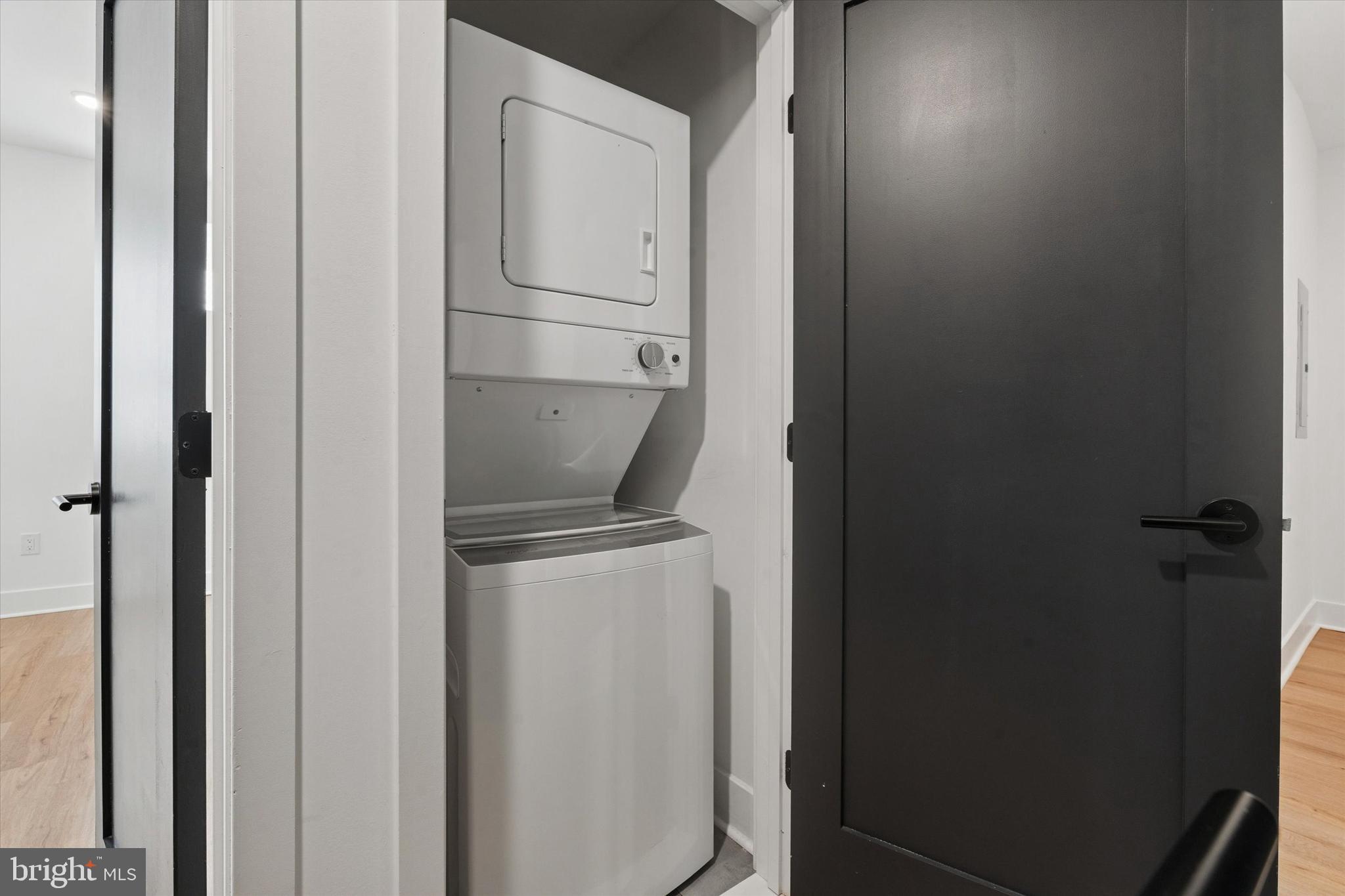 2141 E HAGERT STREET B