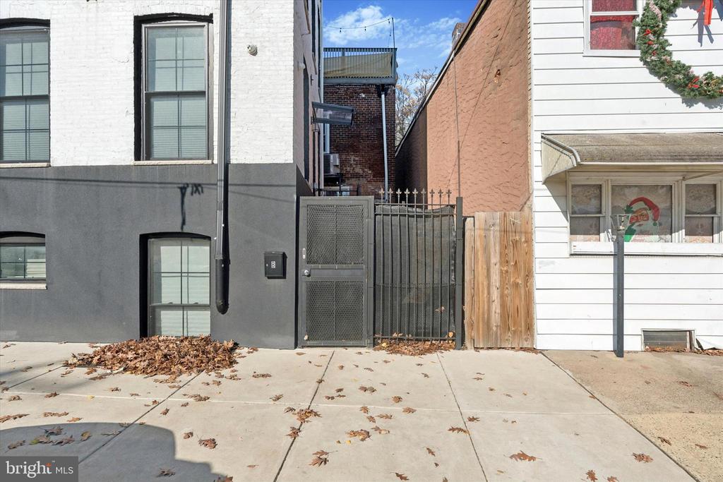 2141 E HAGERT STREET B