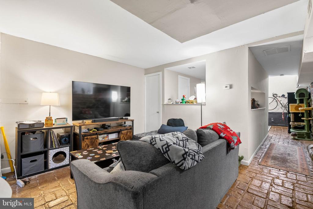 787 S 3RD STREET 1R