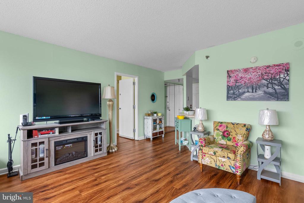 2001 HAMILTON STREET 507