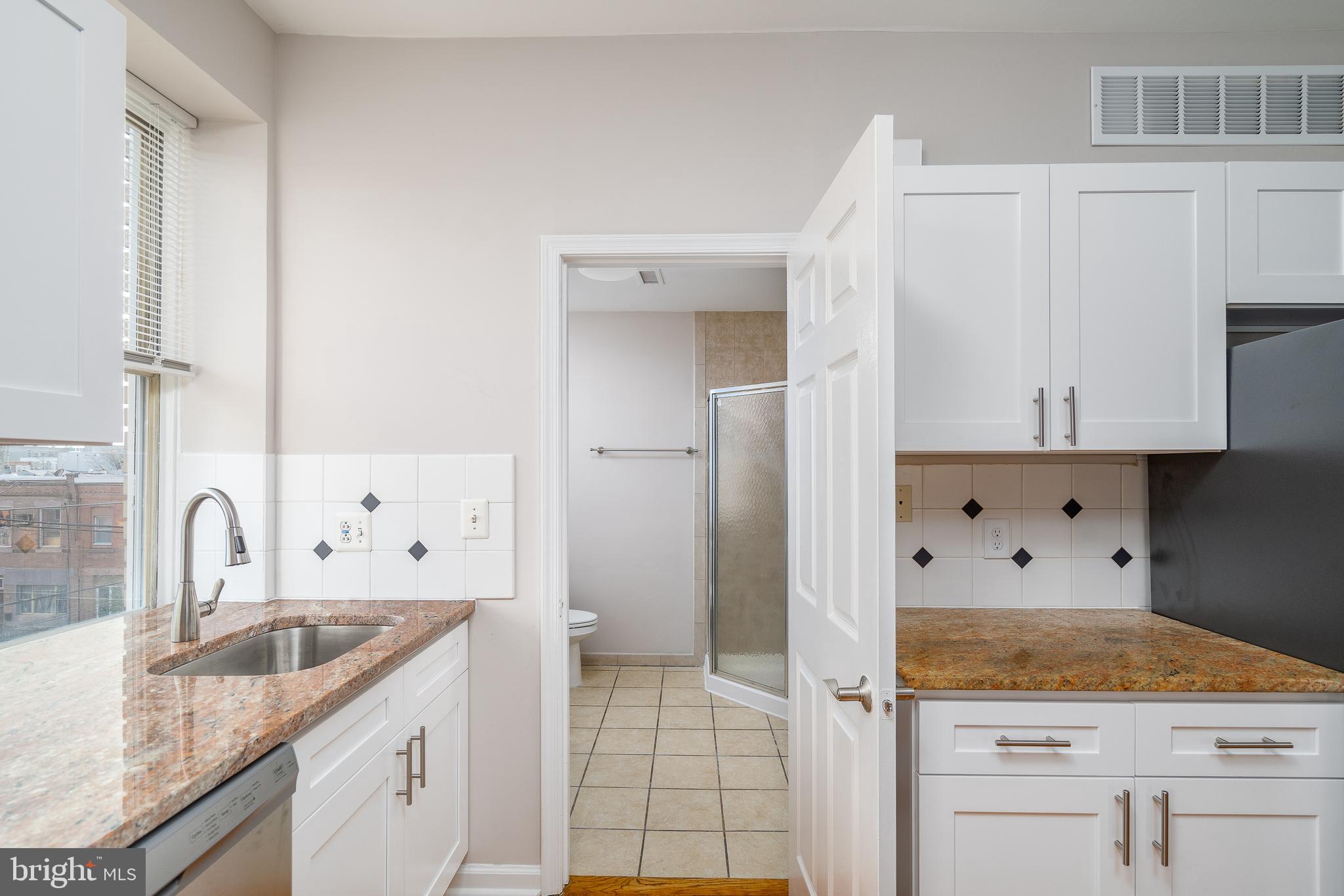 1537 S 6TH STREET 3R