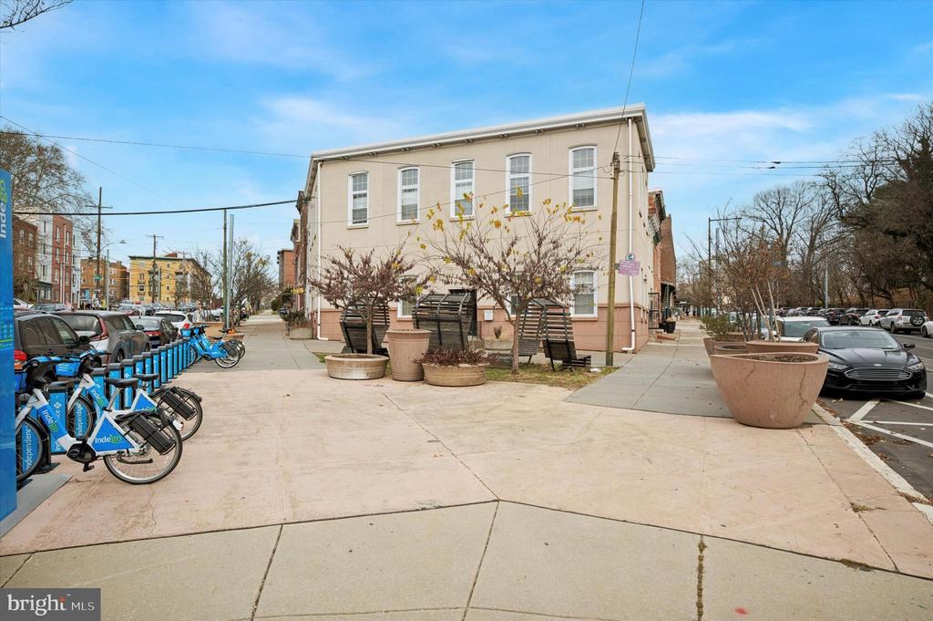 4147 WOODLAND AVENUE