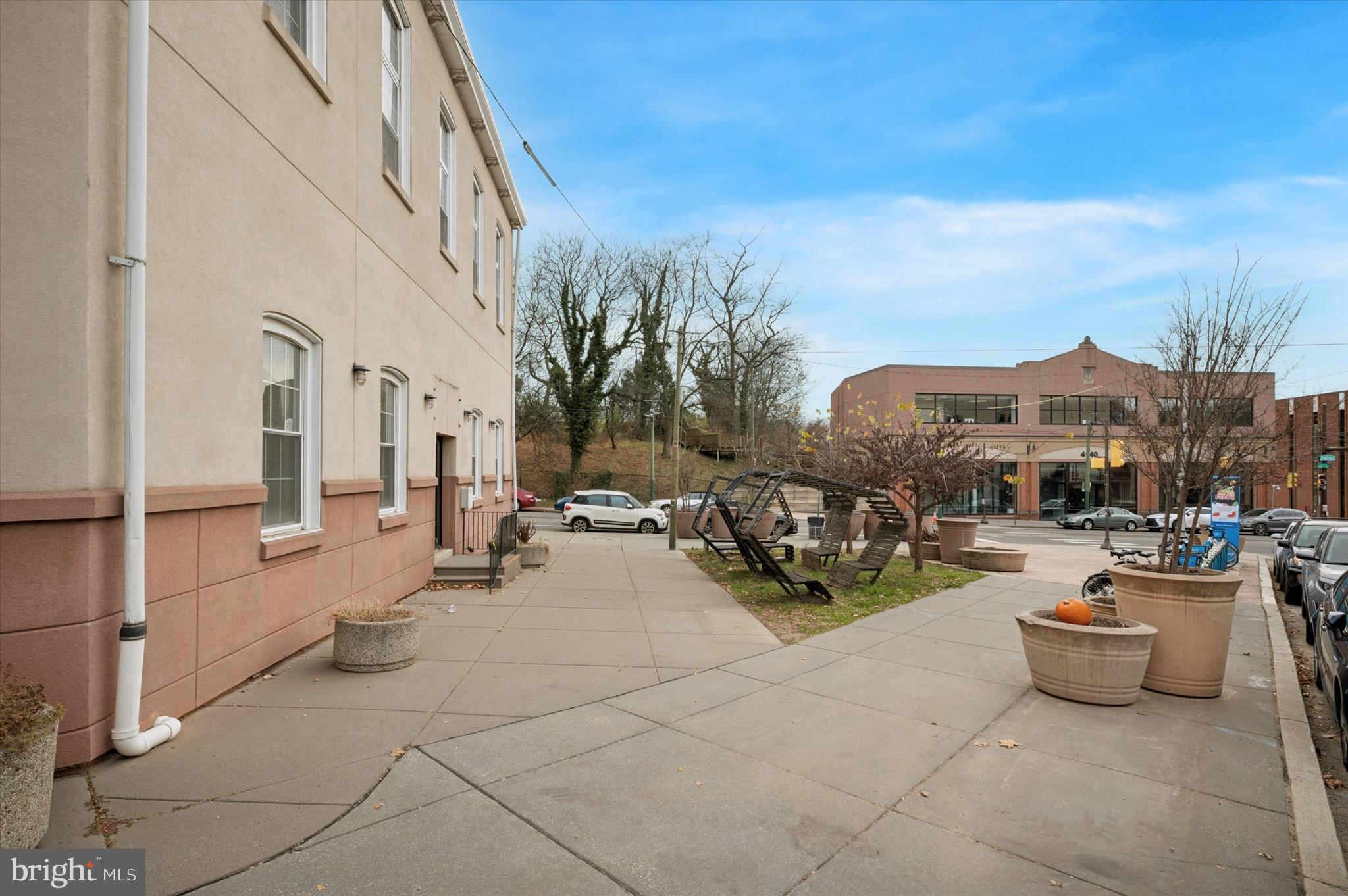 4147 WOODLAND AVENUE