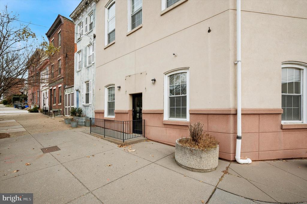4147 WOODLAND AVENUE