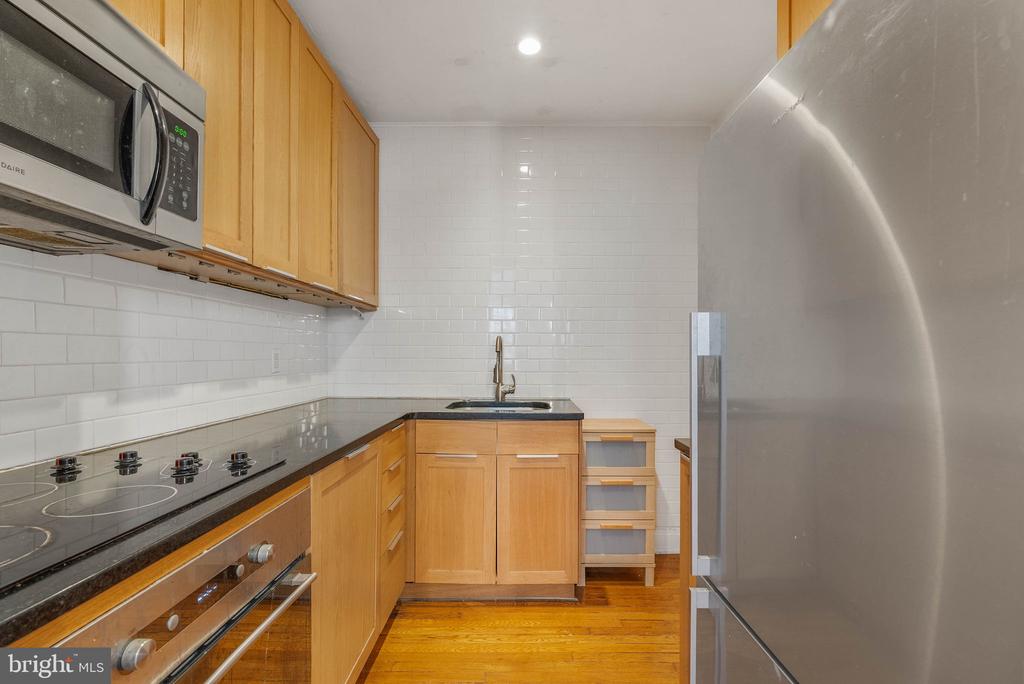 4625 PINE STREET F103