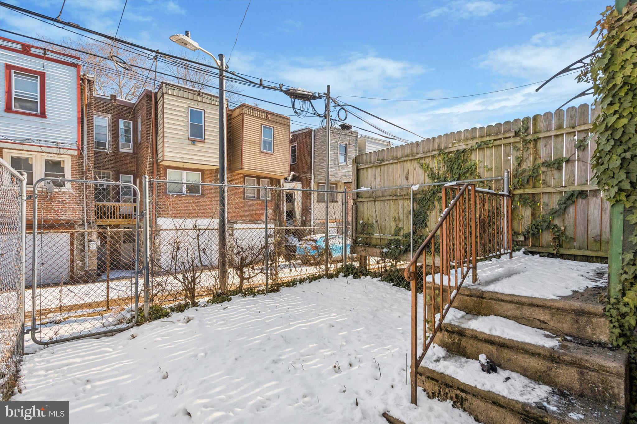 3919 N SMEDLEY STREET