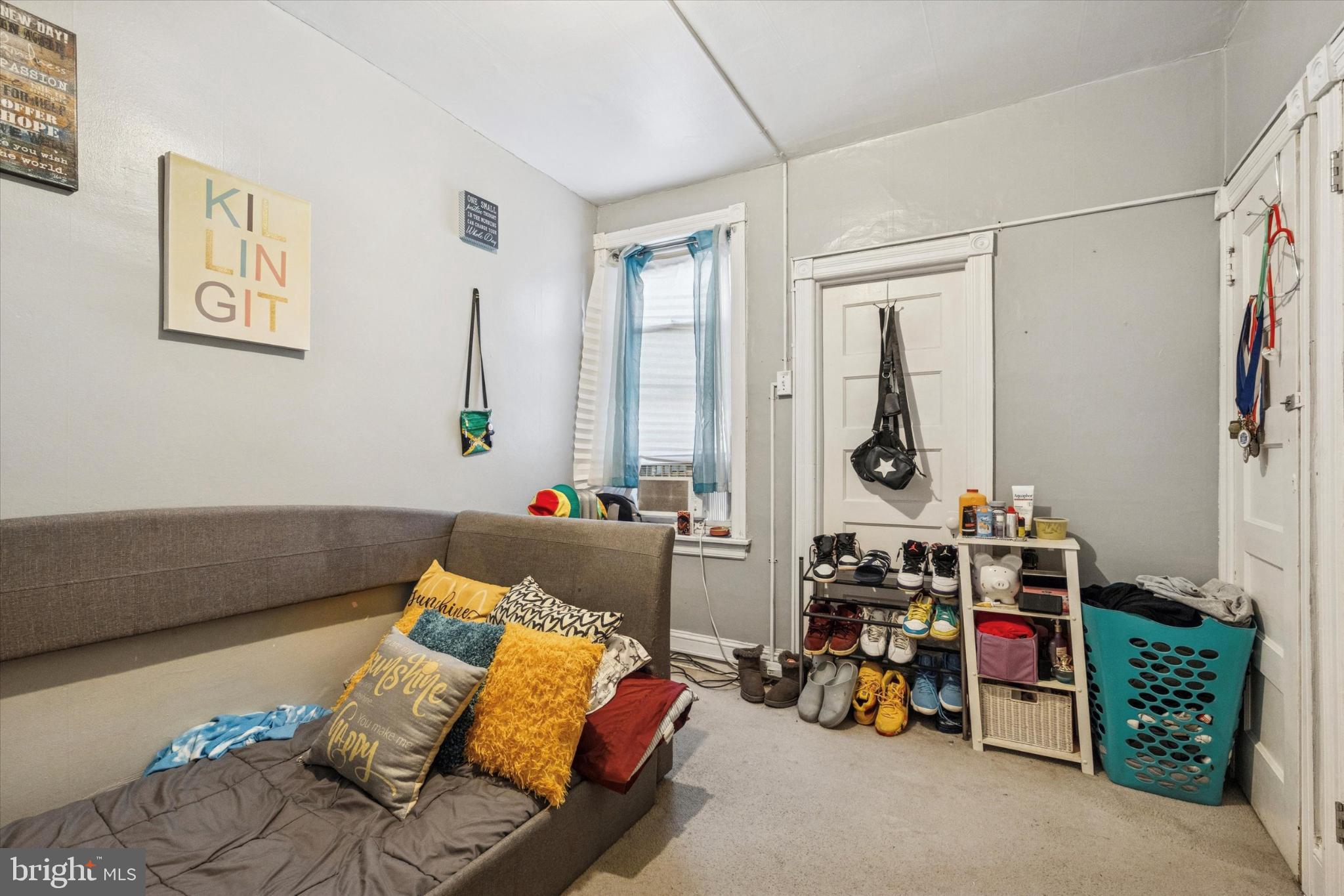 3919 N SMEDLEY STREET