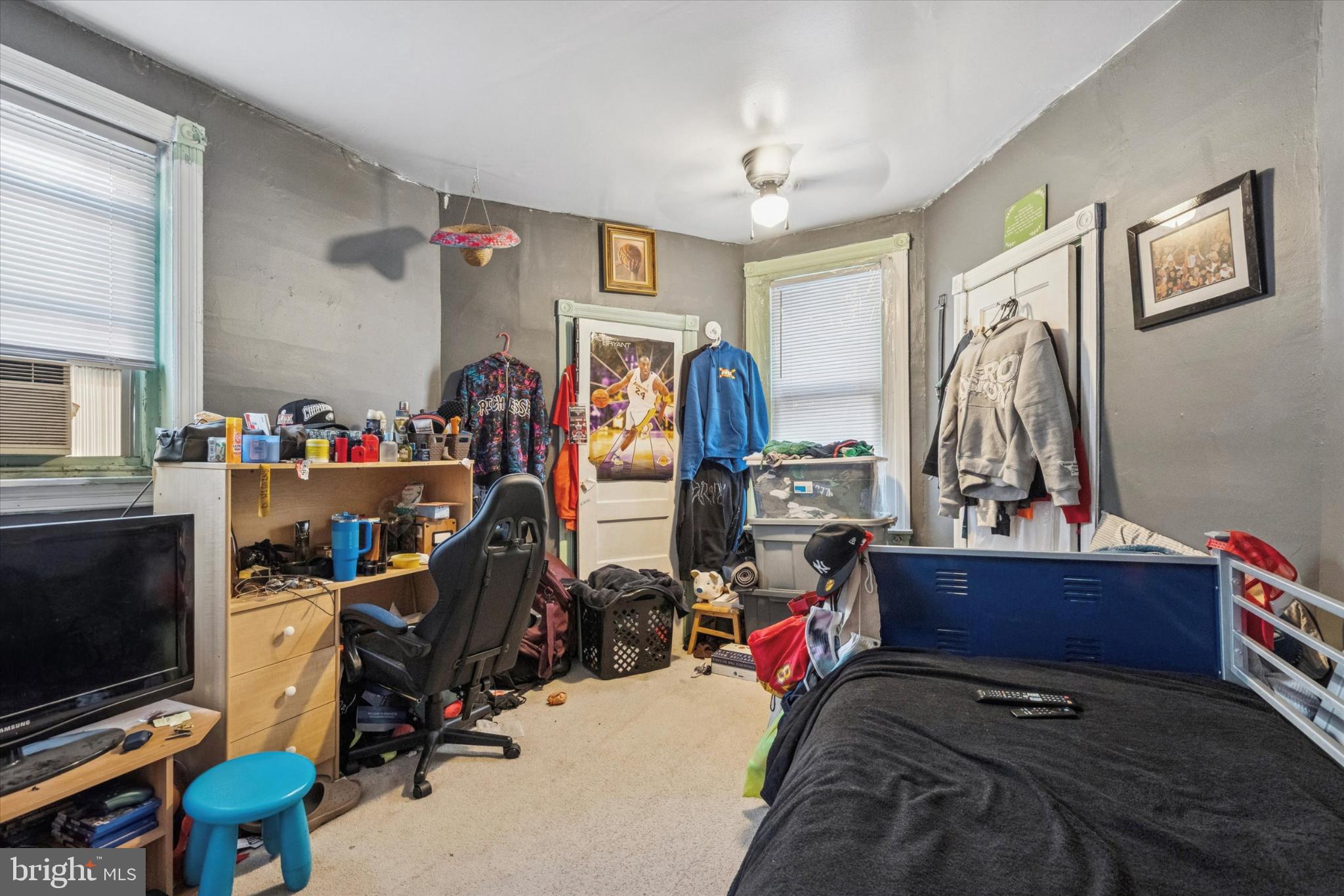 3919 N SMEDLEY STREET