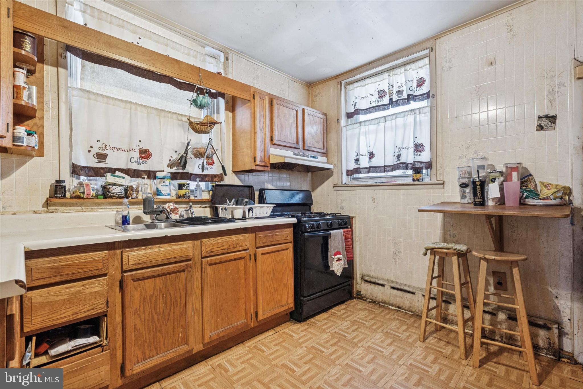 3919 N SMEDLEY STREET