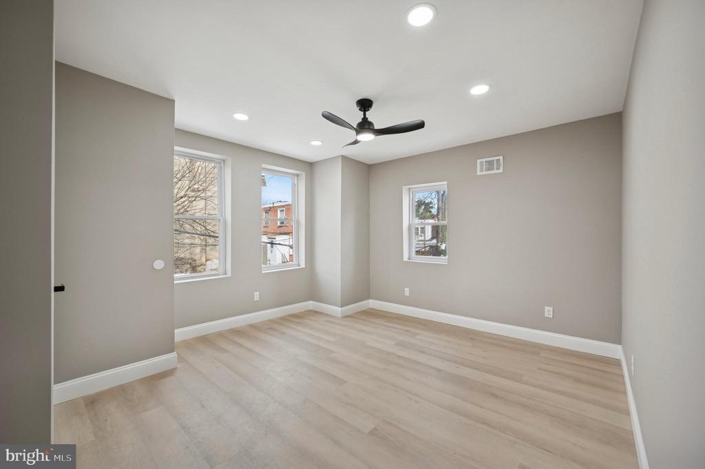 503 E WALNUT LANE