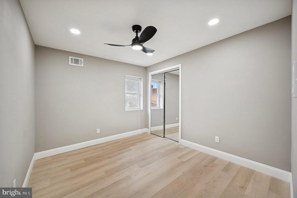 503 E WALNUT LANE