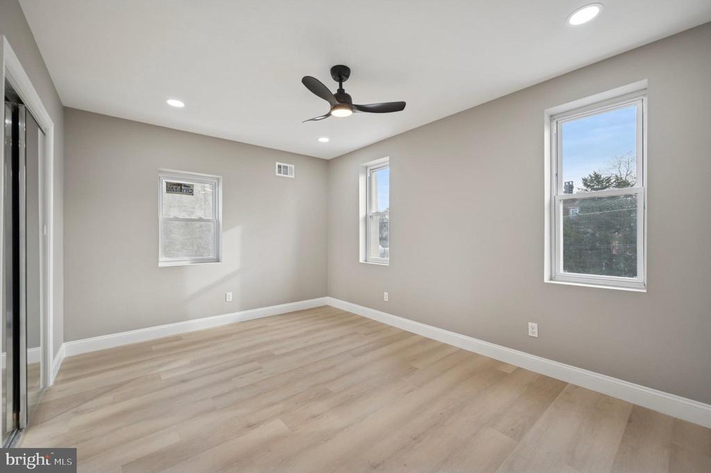 503 E WALNUT LANE