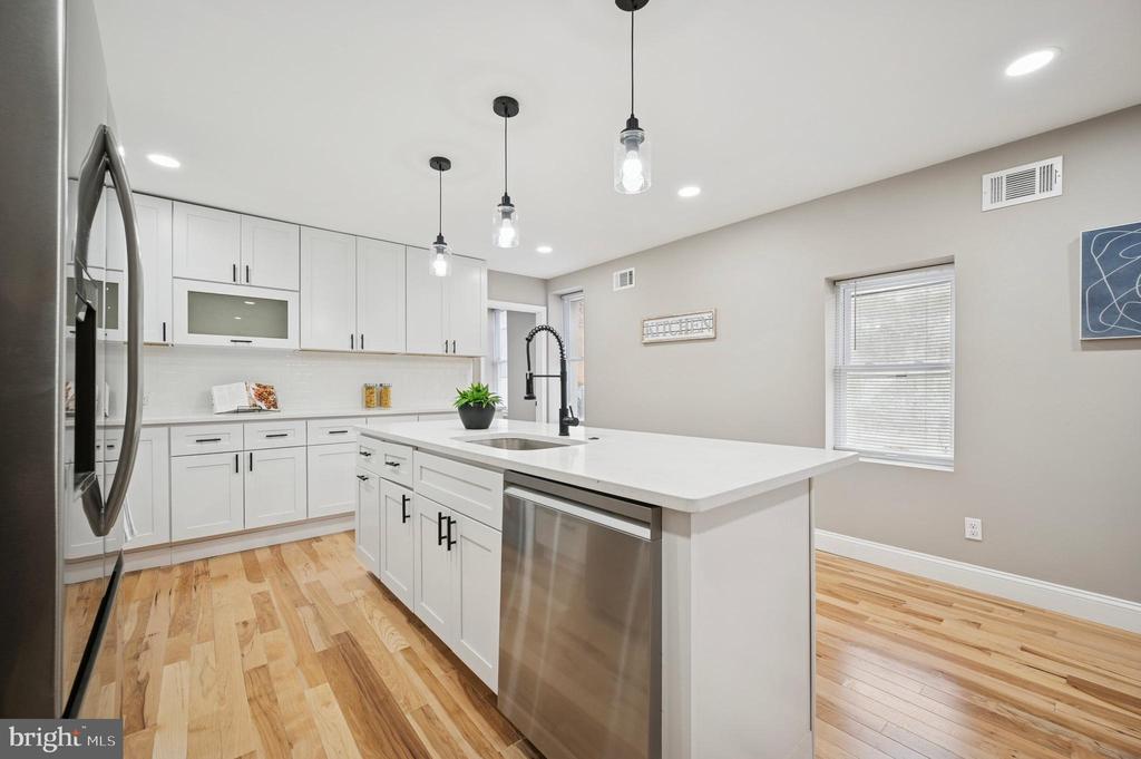 503 E WALNUT LANE