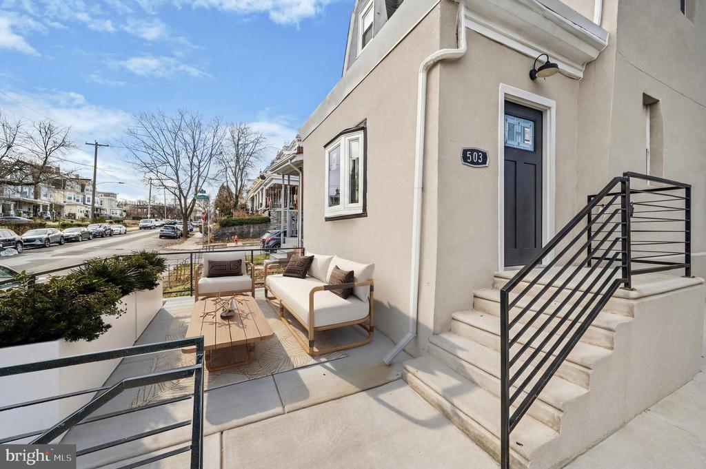 503 E WALNUT LANE