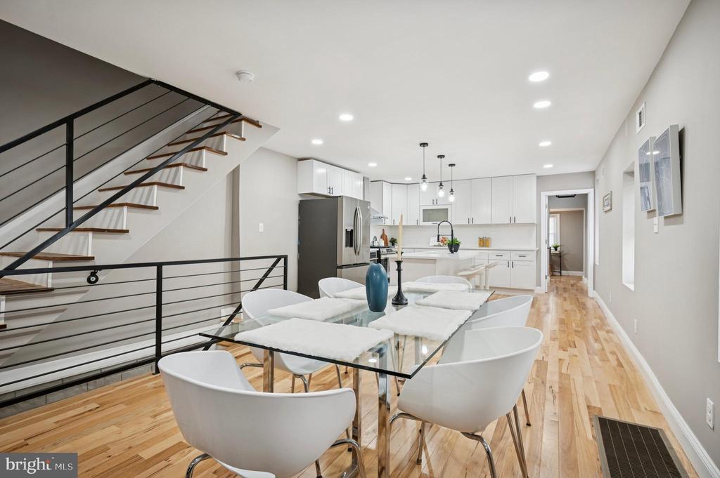 503 E WALNUT LANE