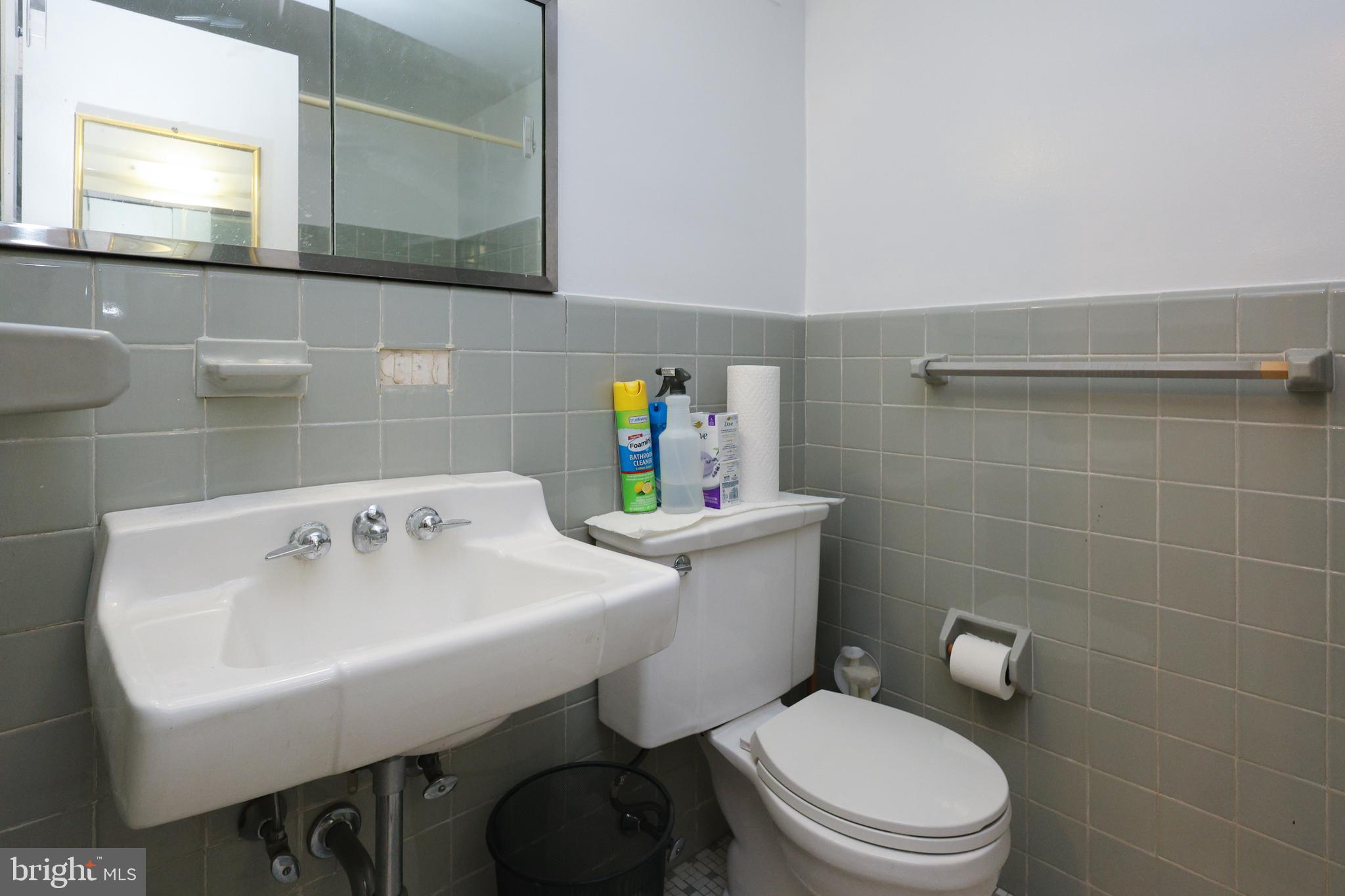 1900 JOHN F KENNEDY BOULEVARD 1723