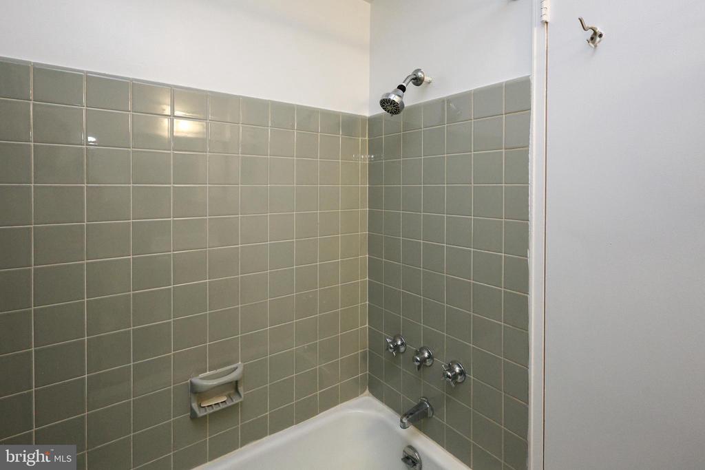 1900 JOHN F KENNEDY BOULEVARD 1723
