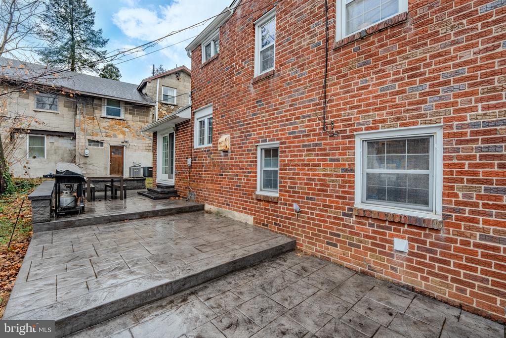 613 SEVILLE STREET 15