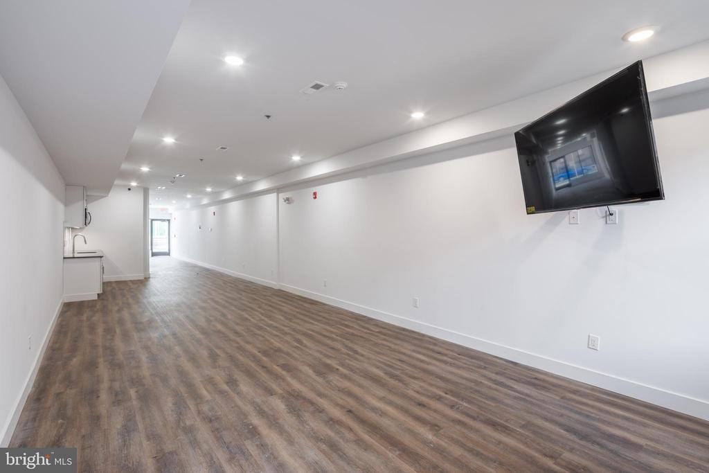 2531 W GIRARD AVENUE 1ST FLOOR