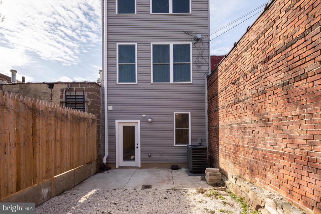 2531 W GIRARD AVENUE 1ST FLOOR