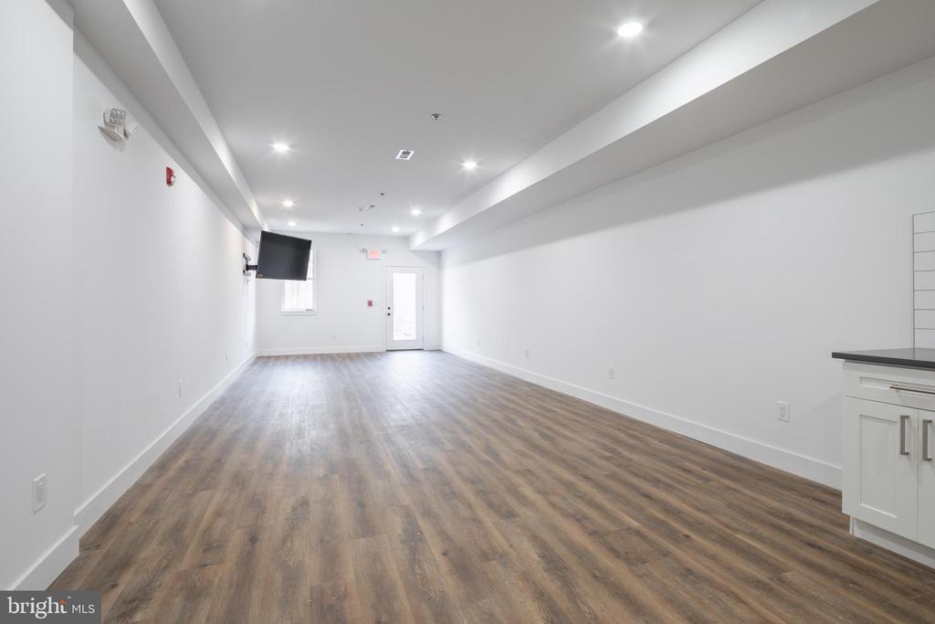 2531 W GIRARD AVENUE 1ST FLOOR