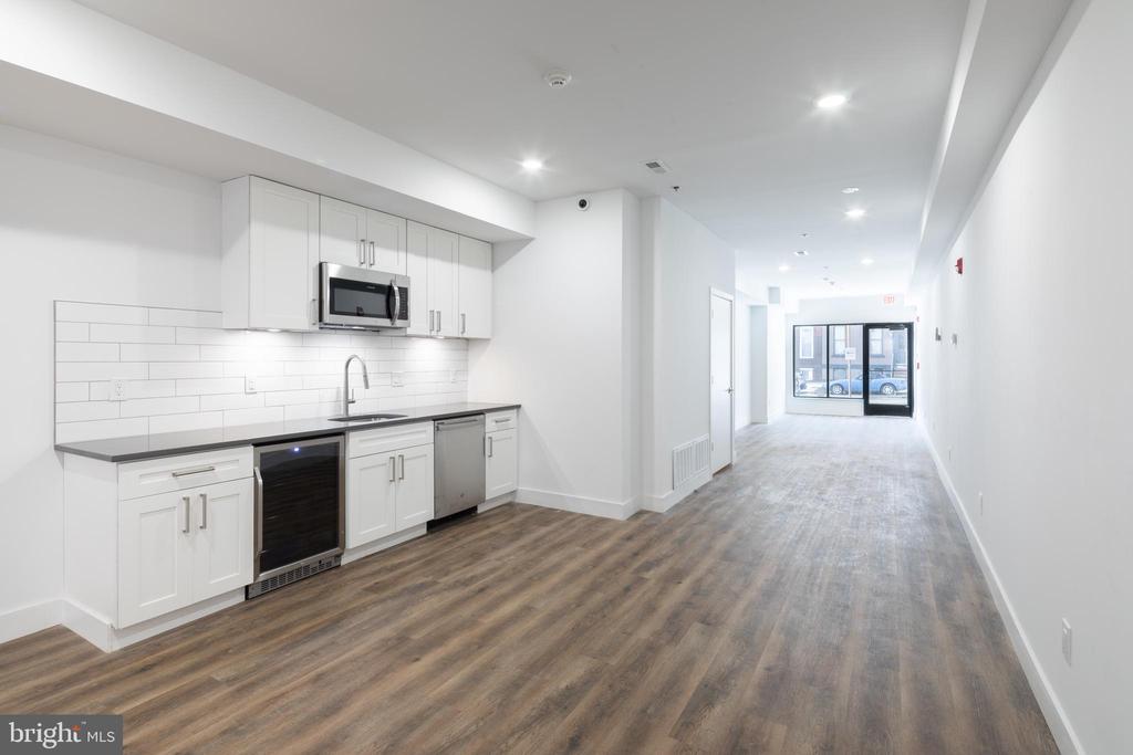 2531 W GIRARD AVENUE 1ST FLOOR