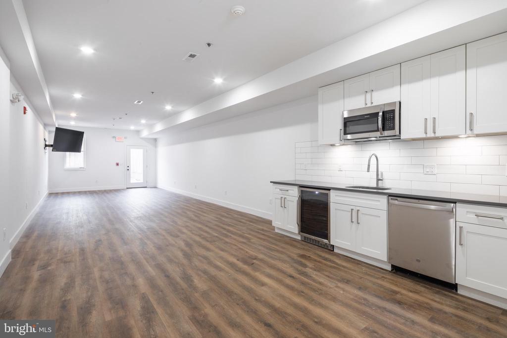 2531 W GIRARD AVENUE 1ST FLOOR