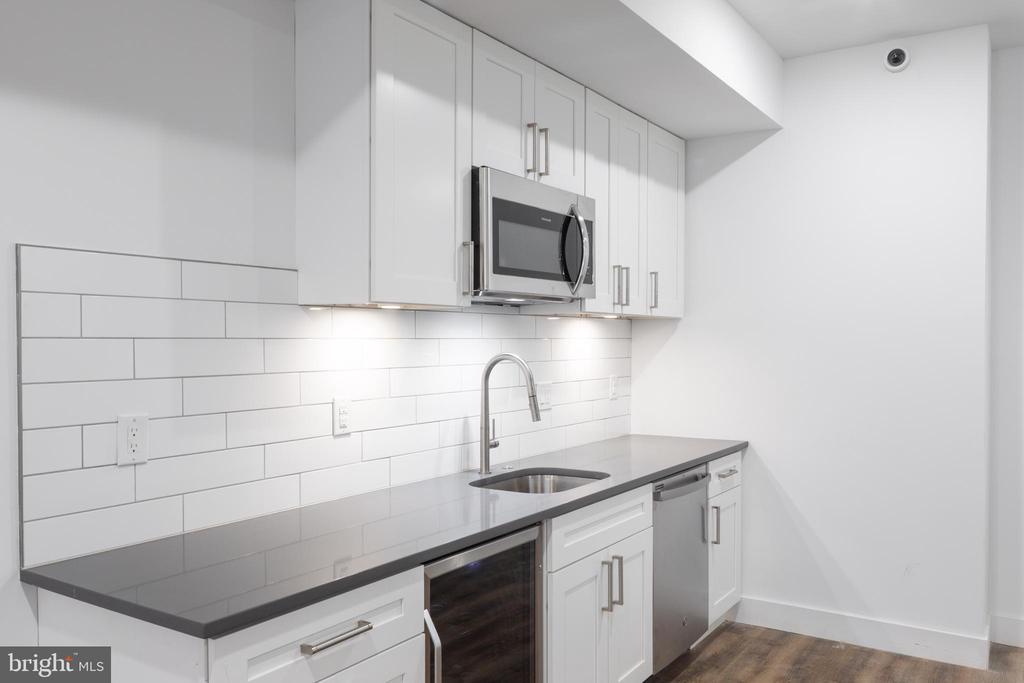 2531 W GIRARD AVENUE 1ST FLOOR