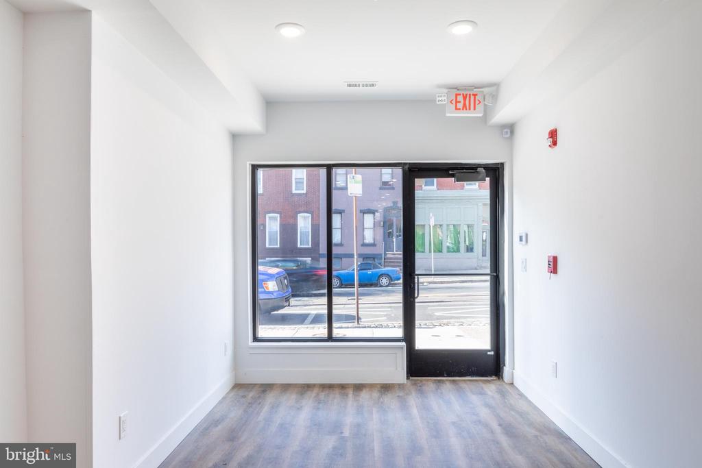2531 W GIRARD AVENUE 1ST FLOOR