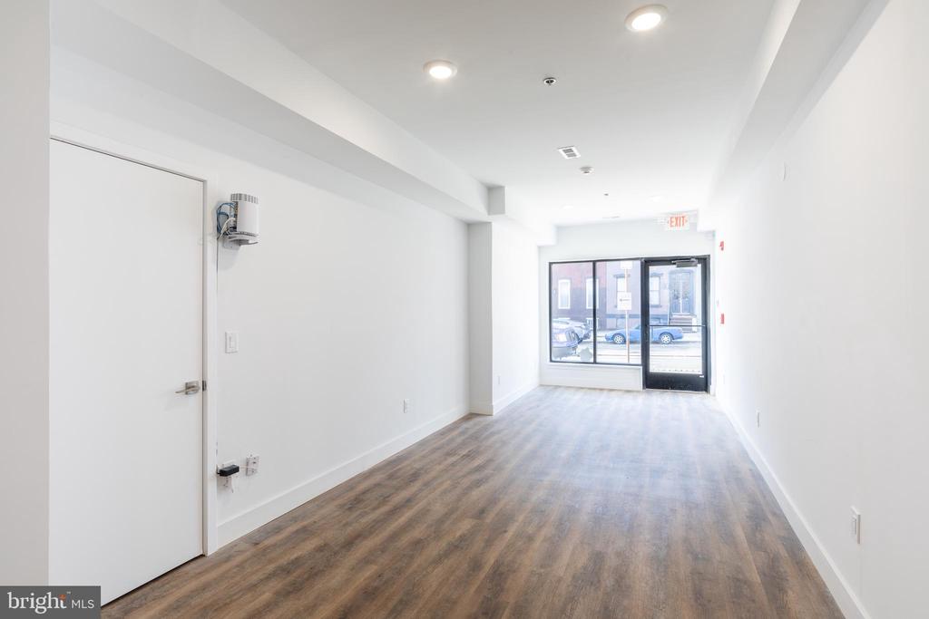 2531 W GIRARD AVENUE 1ST FLOOR
