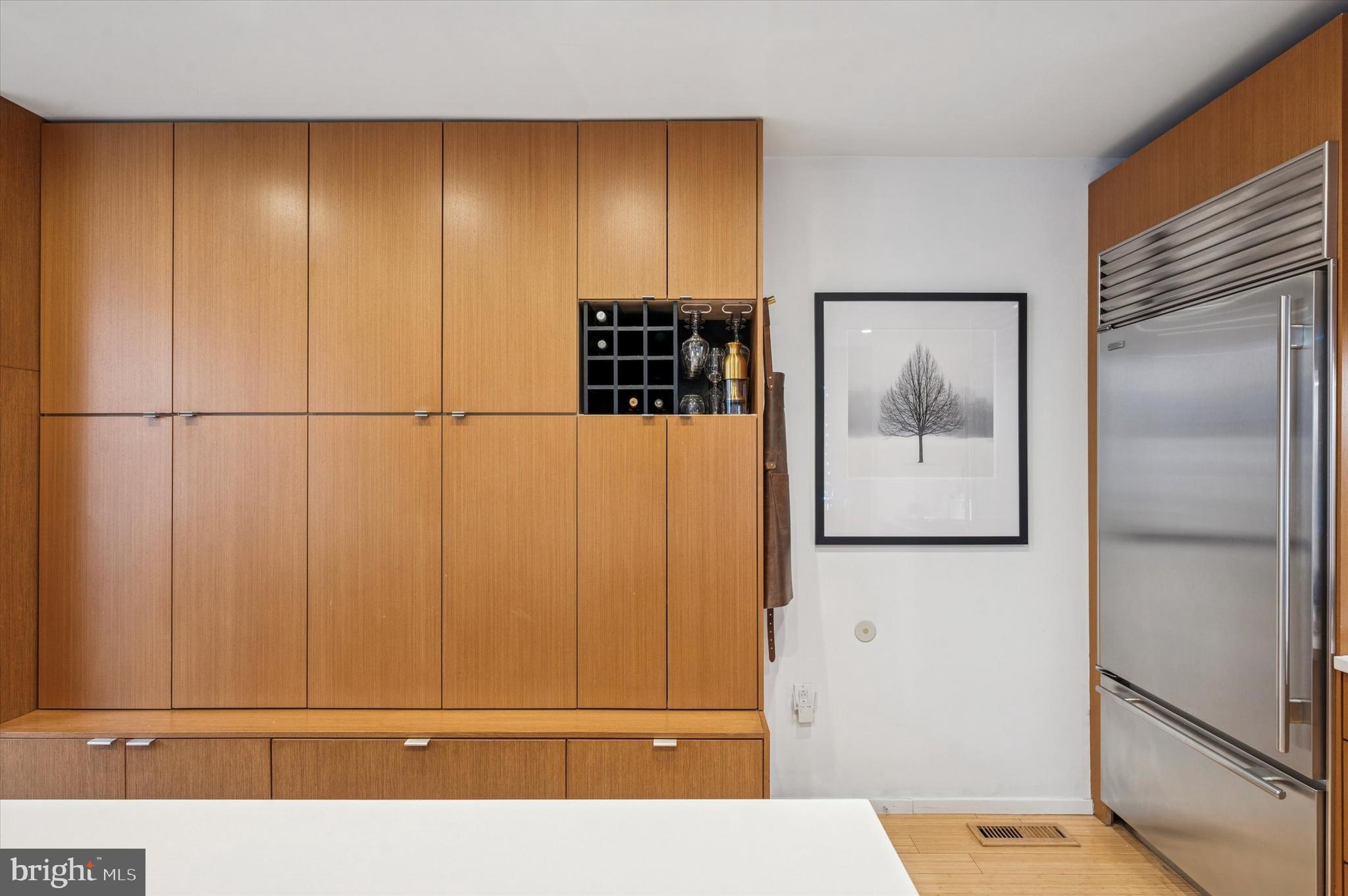 953 N AMERICAN STREET