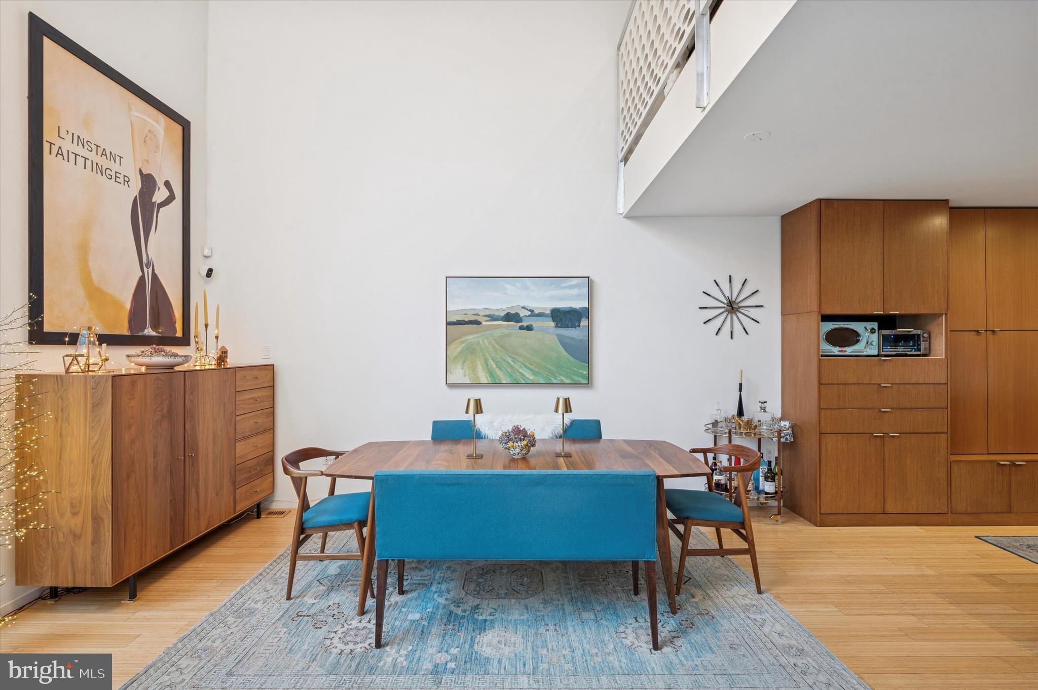 953 N AMERICAN STREET