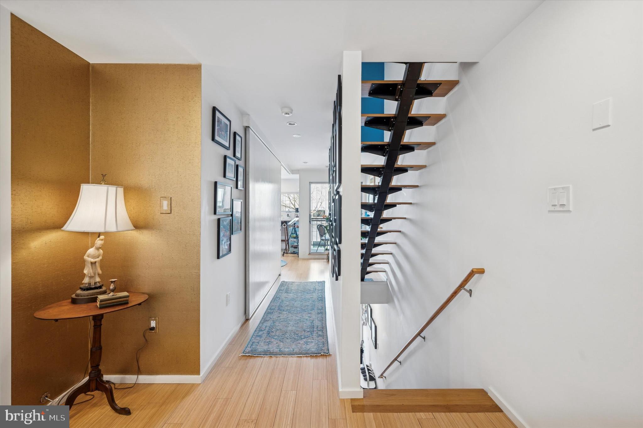 953 N AMERICAN STREET