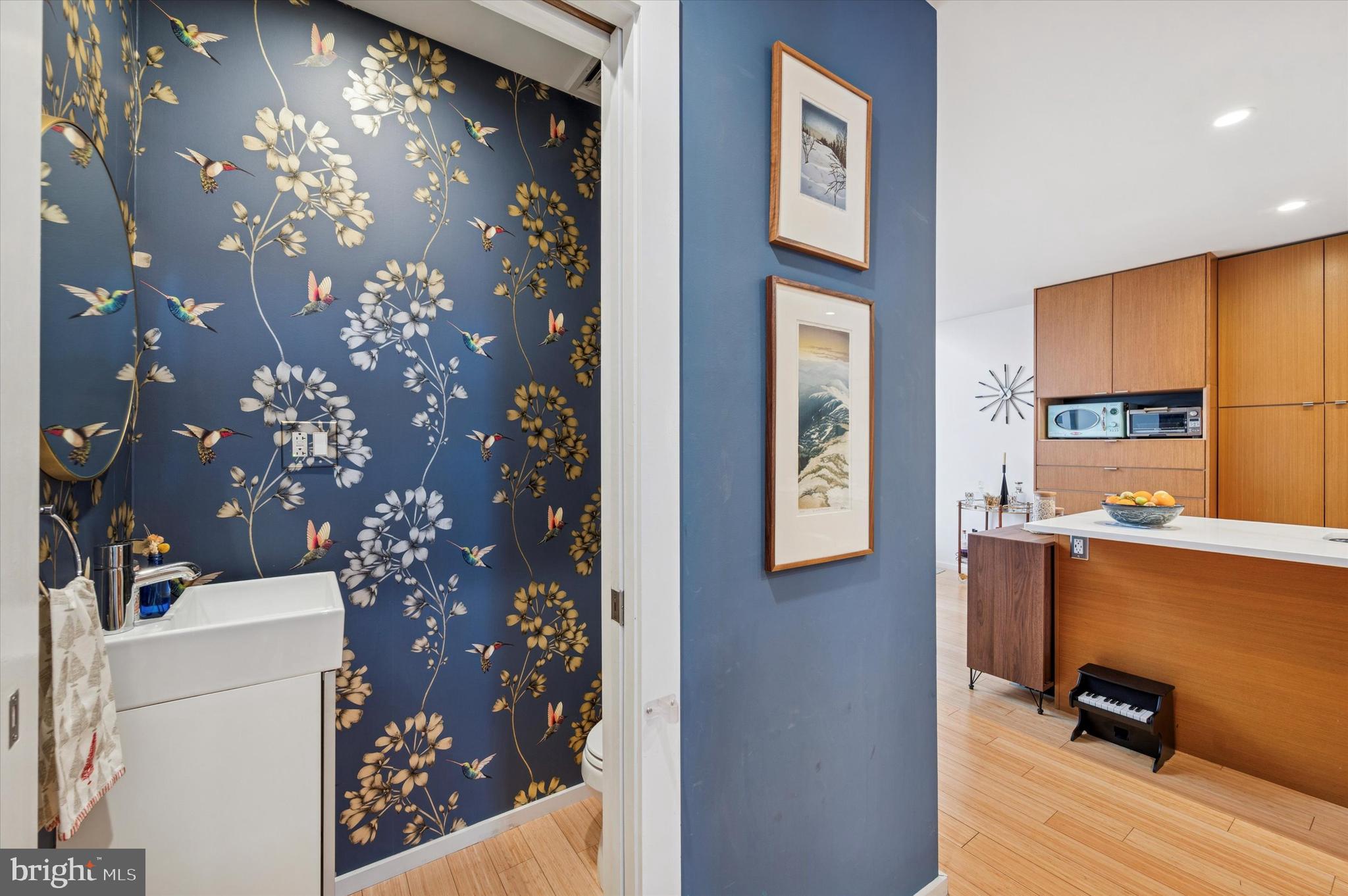 953 N AMERICAN STREET