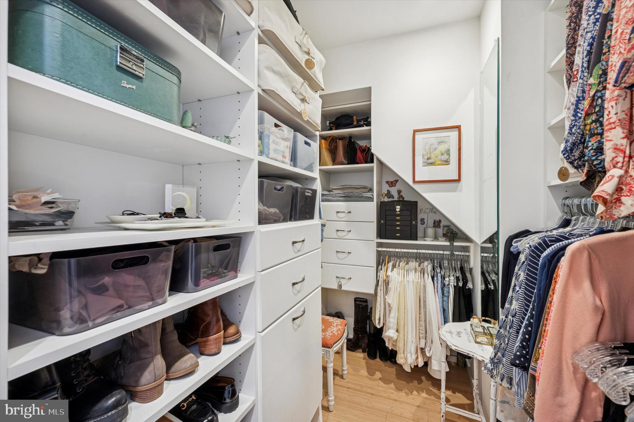 953 N AMERICAN STREET