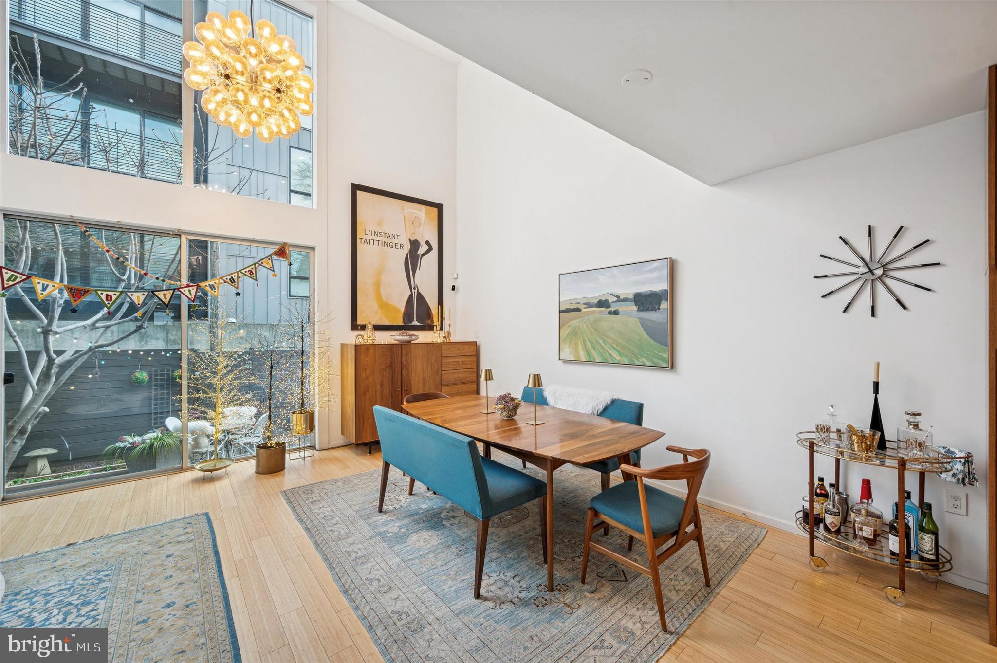 953 N AMERICAN STREET