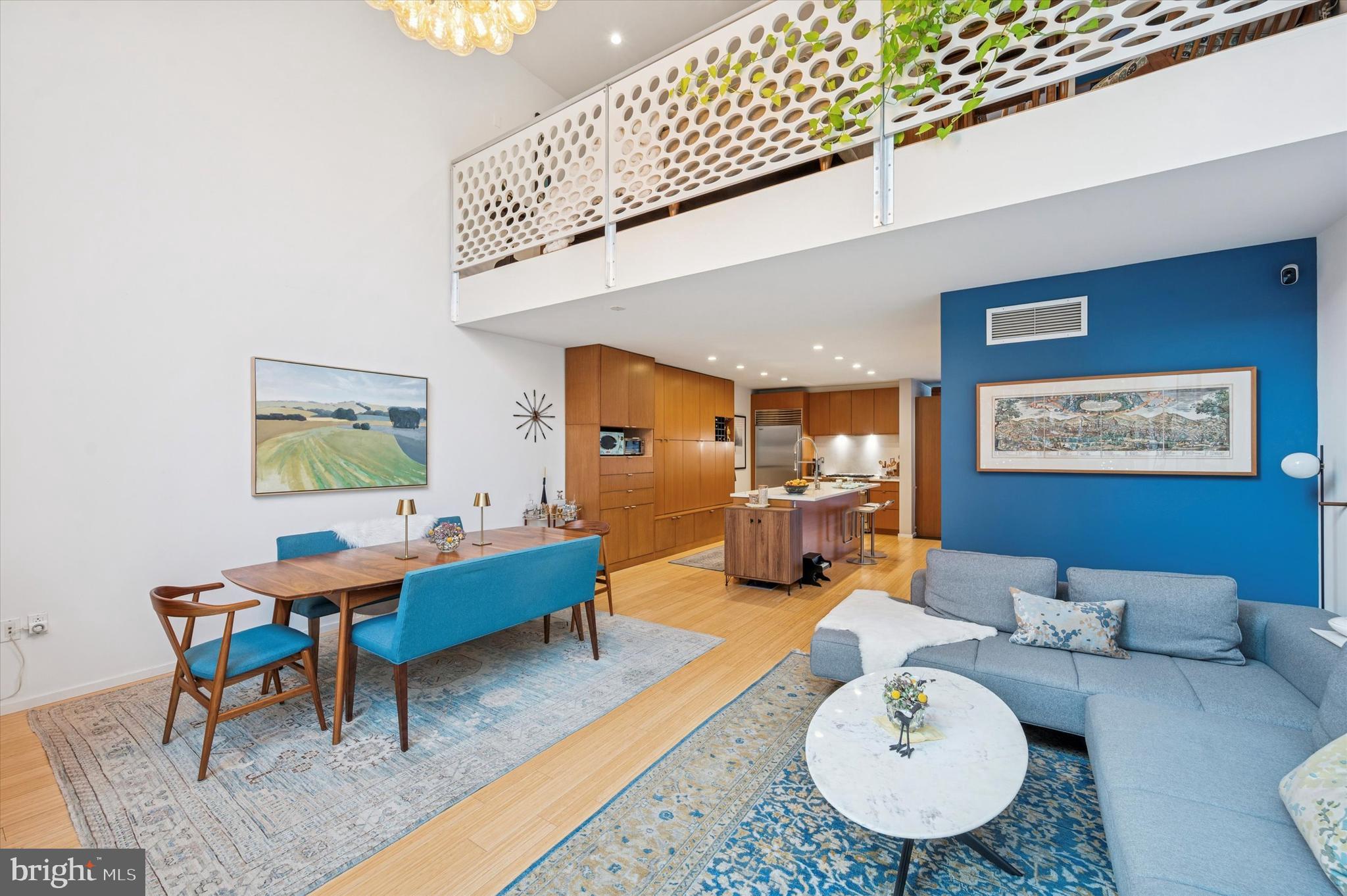 953 N AMERICAN STREET