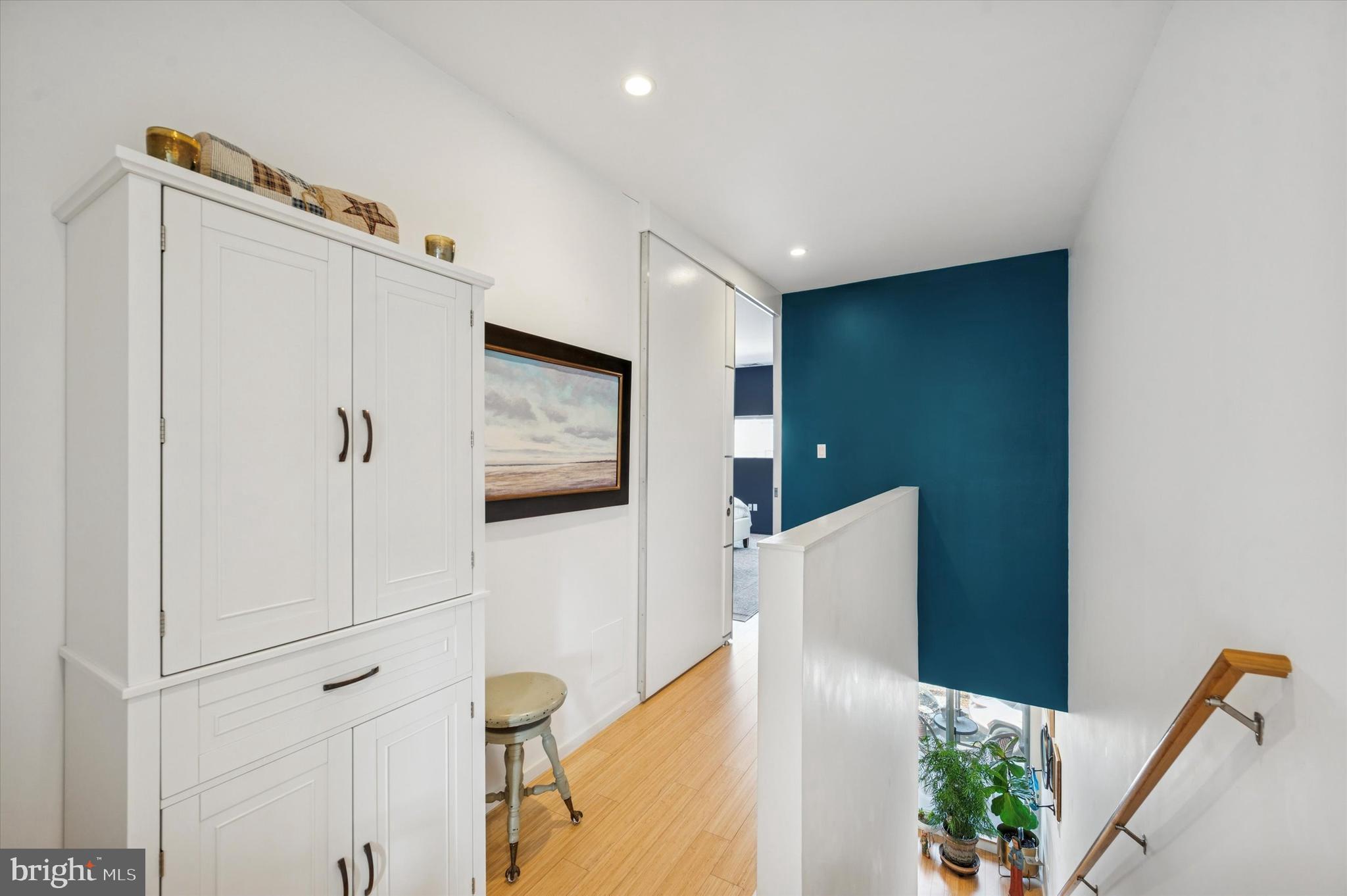 953 N AMERICAN STREET